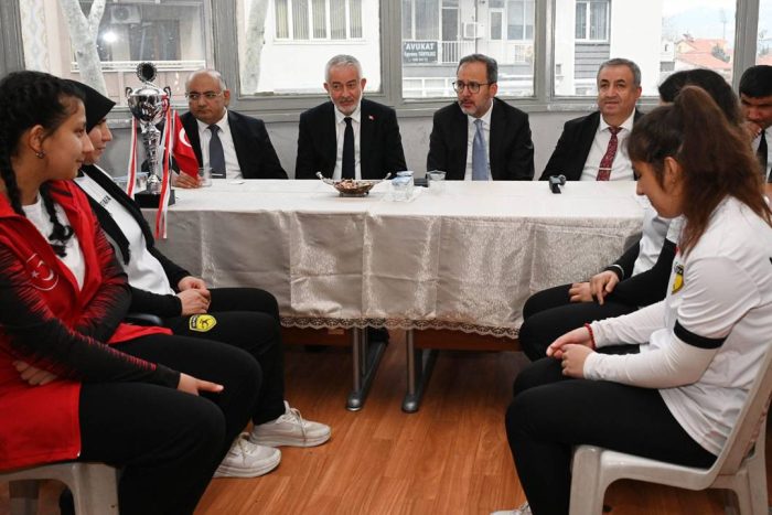 Görme Engelliler: “Şükrü Başkanımız Isparta İçin Bulunmaz Bir Nimet”