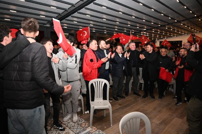 Isparta’da Tarihi Gece: Dev Ekranda Milli Coşku!