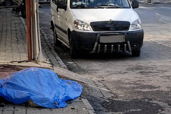 Kaldırımda Hareketsiz Bulundu: 53 Yaşındaki Adam Hayatını Kaybetti