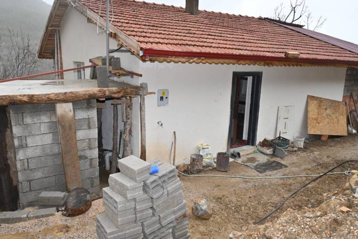 Başkan Başdeğirmen Talimat Verdi, Yangınzede Aile Yeni Evine Kavuştu