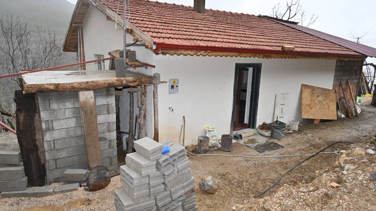 Başkan Başdeğirmen Talimat Verdi, Yangınzede Aile Yeni Evine Kavuştu