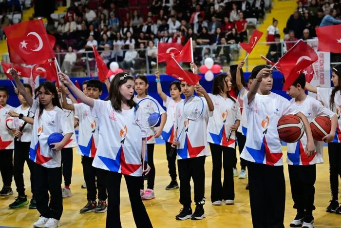 Isparta’da 19 Mayıs Coşkusu: Işıkkent Spor Salonu’nda Kutlama!