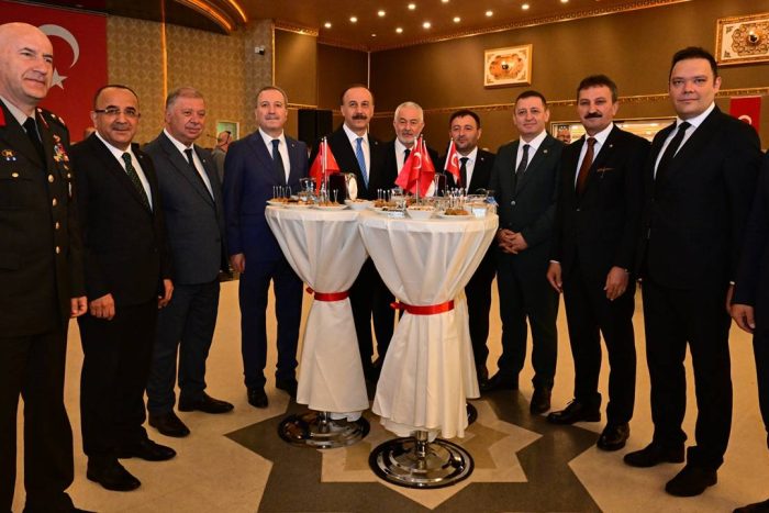 Isparta Protokolü Ve Vatandaşlar Bayramlaşma Programında Bir Araya Geldi