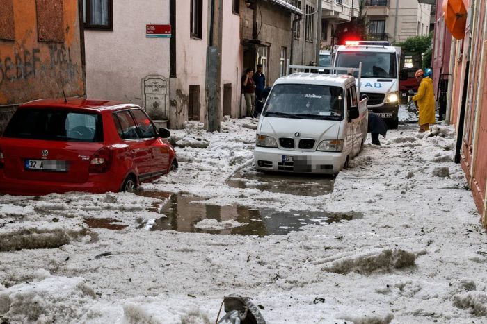 Isparta’da Doğa Afeti: Dolu Vurdu, Üretici Perişan!