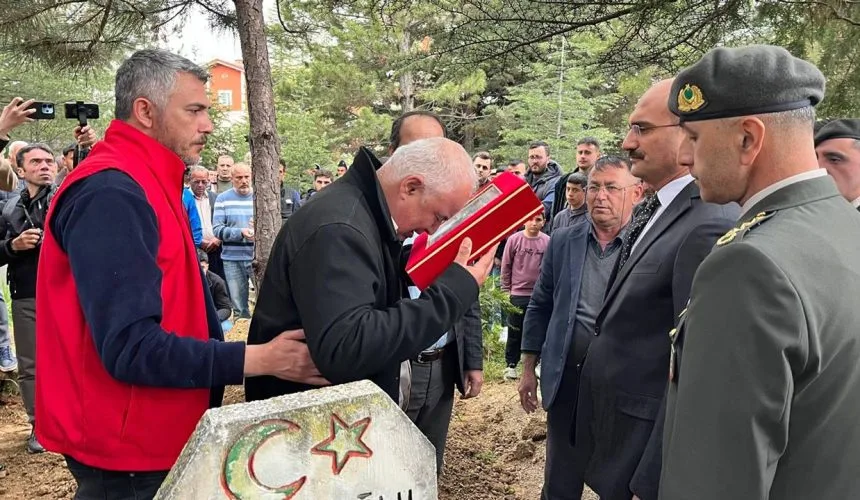 YALVAÇ’TA ASKERİ TÖREN: ASTSUBAY ÜSTÇAVUŞ İZZET DAĞ SON YOLCULUĞUNA UĞURLANDI