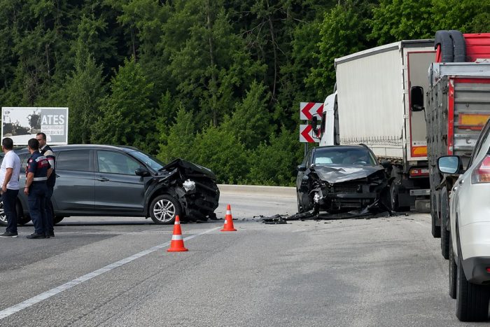 Isparta-Antalya Karayolunda Zincirleme Kaza: 1 Yaralı