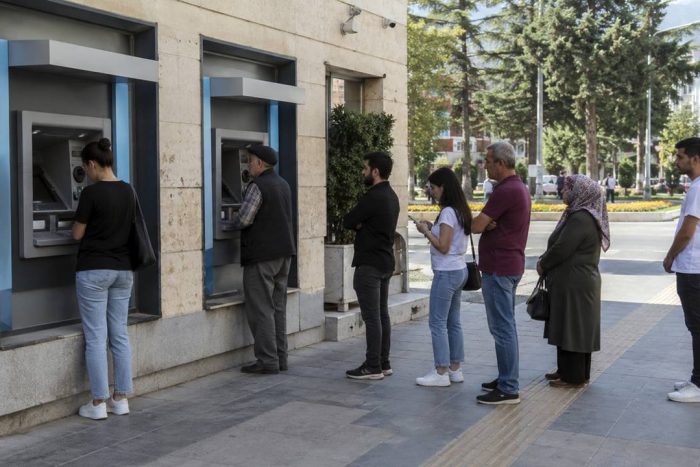 Isparta’da Bayram Öncesi ATM Çilesi: “Kasa Boş” Uyarısı Vatandaşı Bezdirdi!