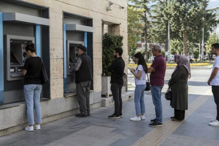 Isparta’da Bayram Öncesi ATM Çilesi: “Kasa Boş” Uyarısı Vatandaşı Bezdirdi!