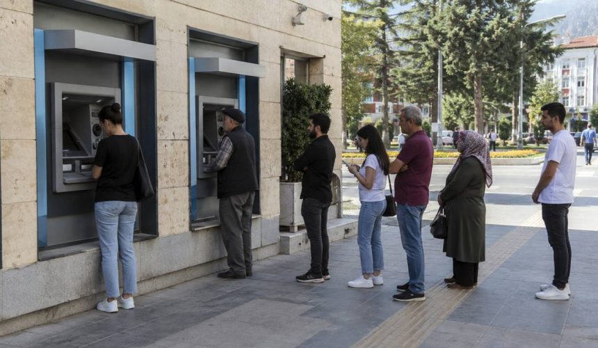 Isparta’da Bayram Öncesi ATM Çilesi: “Kasa Boş” Uyarısı Vatandaşı Bezdirdi!
