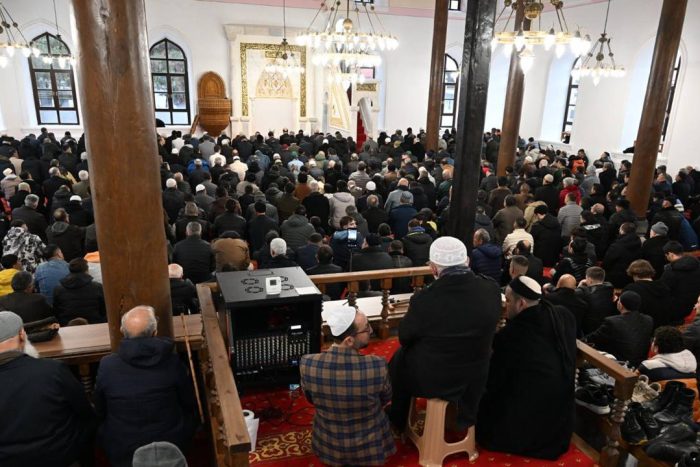 Isparta’da Kurban Bayramı Coşkusu: Binlerce Vatandaş Camilere Akın Etti