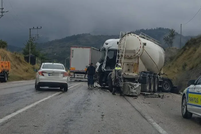 Burdur – Antalya Yolunda Zincirleme Kaza