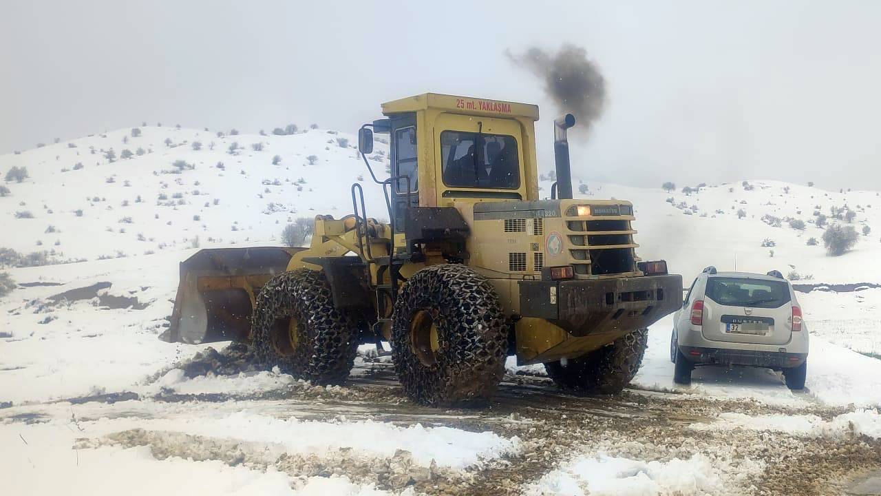 Yarıkkaya’da Mahsur Kalan Çobanlar Kurtarıldı