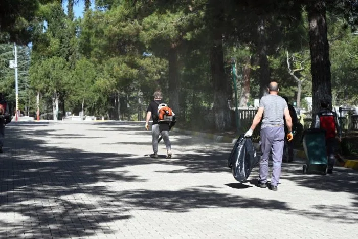 Mezarlık Alanları Bayram Ziyaretine Hazır Hale Getirildi