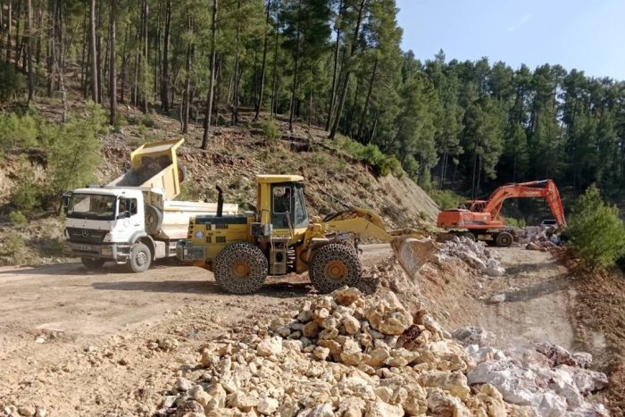 İl Özel İdaresi’nden Heyelan Mesaisi: Kırsalda Yollar Güven Altına Alınıyor