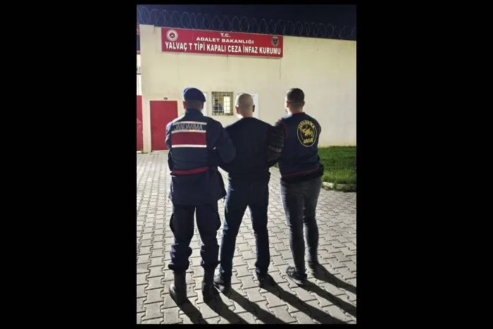 Jandarmadan Şarkikaraağaç’ta Nokta Operasyon: Firari Hükümlü Yakalandı!