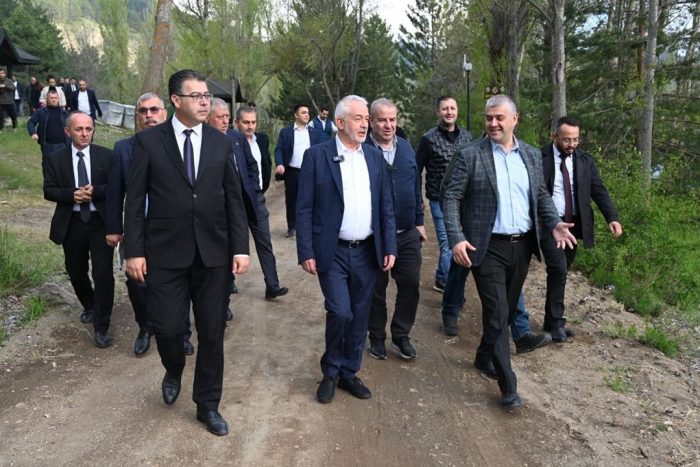 Başkan Başdeğirmen Muhtarlarla Gölcük’te Buluştu: Yeni Doğa Ve Spor Yatırımları Geliyor!