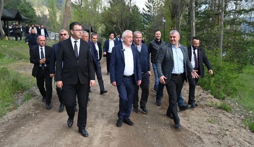 Başkan Başdeğirmen Muhtarlarla Gölcük’te Buluştu: Yeni Doğa Ve Spor Yatırımları Geliyor!