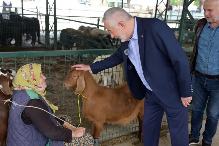Türkiye’de Örneği Yok: Isparta Belediyesi Engelli, Yaşlı Ve Şehit Ailelerinin Kurbanlarını Evinde Kesecek