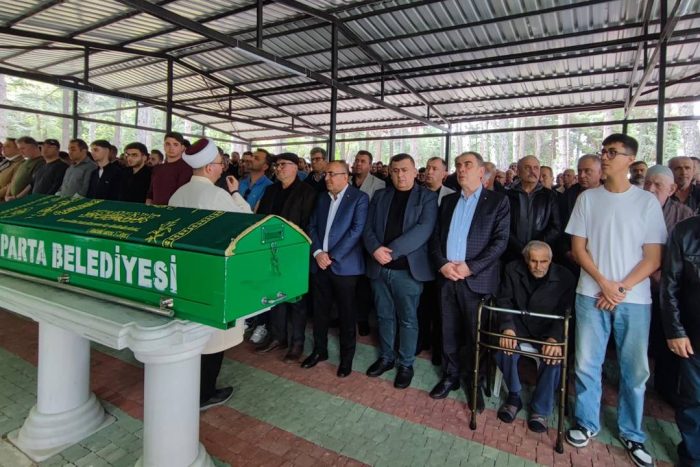 Isparta, Veli Cengiz Gülgüzel’i Dualarla Uğurladı: Cenaze Törenine Yoğun Katılım