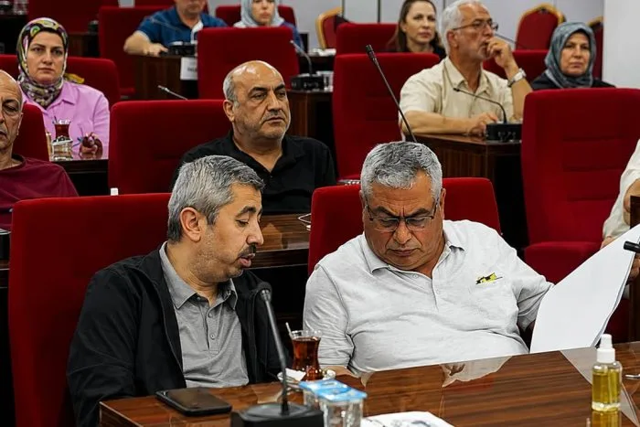 YENİ OTOGARDA DÜĞÜM ÇÖZÜLÜYOR: Başkan Başdeğirmen Yılların Mağduriyetini Bitirmek İçin Hak Sahiplerini Masaya Topladı!