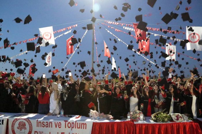 Isparta’da Mezuniyet Coşkusu: SDÜ’de 3 Bini Aşkın Öğrenci Kep Attı