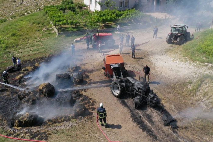 Isparta’da Korkutan Yangın: Traktör Kül Oldu, Saman Balyaları Alev Alev Yandı