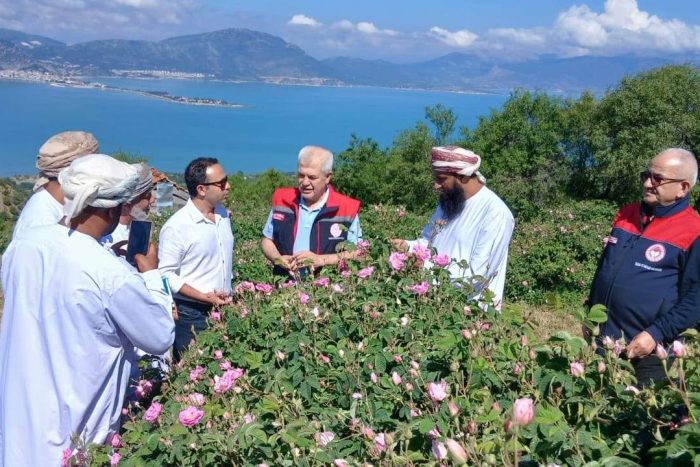 Dünyanın En Pahalı Parfümlerini Üreten Ülke Isparta’ya Geldi Gül Tarlalarında İnceleme