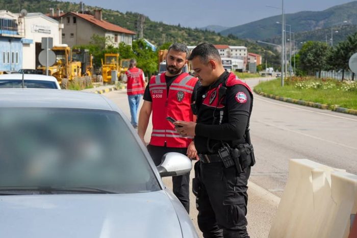 Isparta’da Emniyet Ekiplerinden 5 Noktada Rutin Asayiş ve Trafik Uygulaması
