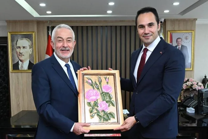 DYP Genel Başkanı Cenk Küpeli’den Başkan Başdeğirmen’e Ziyaret: “Baba Ocağımız Çalışkan Bir Başkana Emanet”