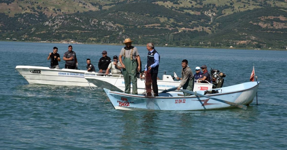 Vira Bismillah: Eğirdir Gölü’nde Yeni Balıkçılık Av Sezonu Dualarla Açıldı