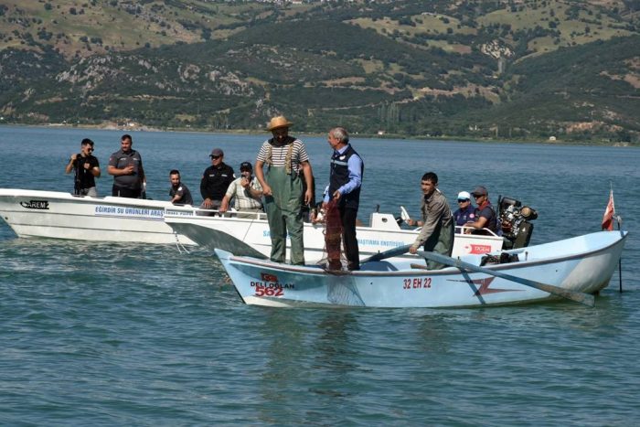 Vira Bismillah: Eğirdir Gölü’nde Yeni Balıkçılık Av Sezonu Dualarla Açıldı