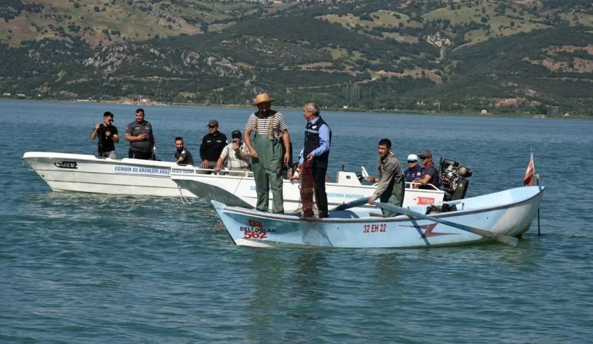 Vira Bismillah: Eğirdir Gölü’nde Yeni Balıkçılık Av Sezonu Dualarla Açıldı