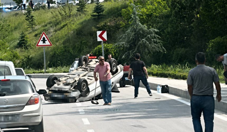 EĞİRDİR KEMİK HASTANESİ ÖNÜNDE KAZA: OTOMOBİL TAKLA ATTI