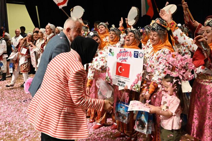 Gül Festivali Muhteşem Galayla Sona Erdi: Yabancı Ekipler Isparta’ya Hayran Kaldı!