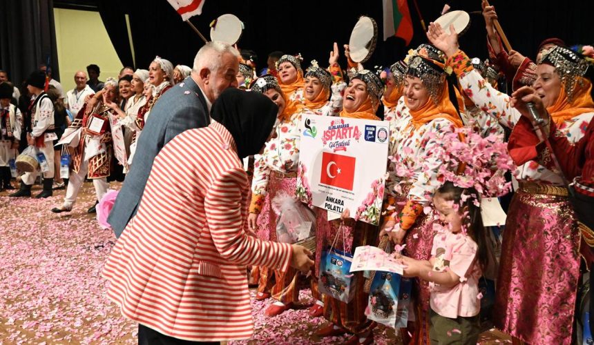Gül Festivali Muhteşem Galayla Sona Erdi: Yabancı Ekipler Isparta’ya Hayran Kaldı!