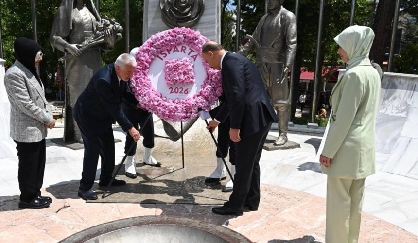 Isparta’da Gül Festivali Resmen Başladı: İlk Tören Cumhuriyet ve Demokrasi Meydanı’nda Gerçekleşti