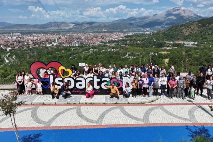 Tur Firmaları Rotayı Isparta’ya Çevirdi: Şehir Jet Motoru Takmış Gibi Ziyaretçi Akınına Uğradı!