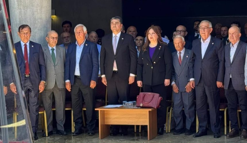 Demokrat Parti Lideri Gültekin Uysal Isparta’da! Süleyman Demirel’in Kabri Başında Dualar Okundu