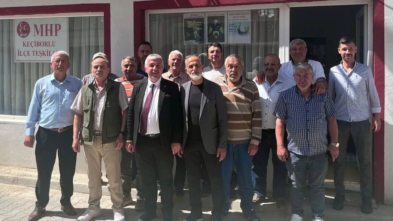 Milliyetçi Hareket Partisi Isparta teşkilatlarında yenilenme çalışmaları devam ediyor. İl Başkanlığına Osman Gülay’ın atanmasından sonra yenilenen ilçe başkanlıklarında devir teslim törenleri düzenleniyor.

Bu kapsamda, Keçiborlu İlçe Başkanlığına atanan Abdurrahman Doğan’a görevi; Teşkilat Başkanı Mehmet Demirel ve İl Başkan Yardımcısı Nuri Aktaş tarafından tevdi edildi.
MHP Keçiborlu İlçe Başkanlığında düzenlenen programa çok sayıda partili katıldı.