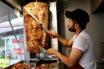 Tavuk Krizinin Faturası Vatandaşa Kesildi: Isparta’da Yarım Ekmek Döner 100 TL’ye Fırladı