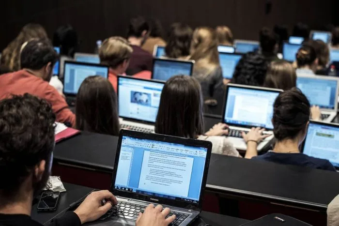 Sizin Bölümünüz de Listede mi Yapay Zeka Yüzünden O Programlar Kapatılıyor