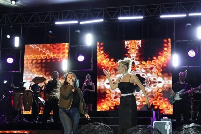 Keçiborlu’da İrem Derici Rüzgarı: İlçe Tarihinin En Kalabalık Günü Yaşandı!