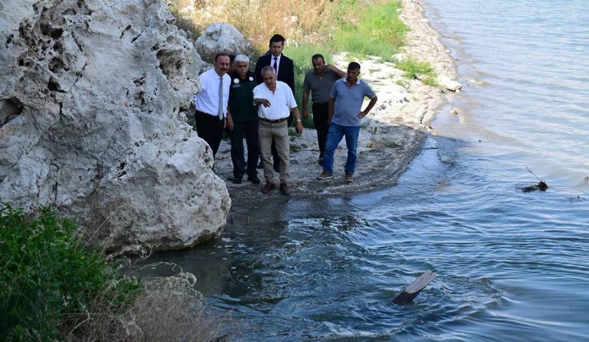 Vali Erin Acil Koduyla Sahaya İndi! Eğirdir Gölü Kıyısında Korkutan Gelişme