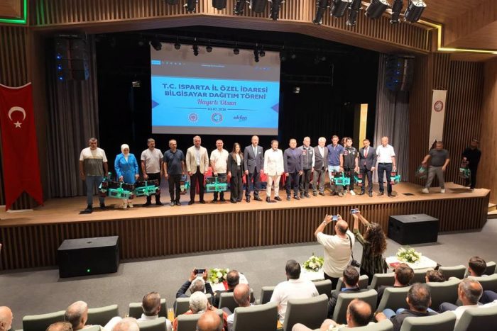 Akfen’den Isparta’daki Muhtarlara Bilgisayar Desteği
