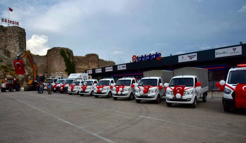 Eğirdir Belediyesi Araç Filosunu Güçlendirdi: Başkan Özer’den Personele “Alın Teri” Teşekkürü
