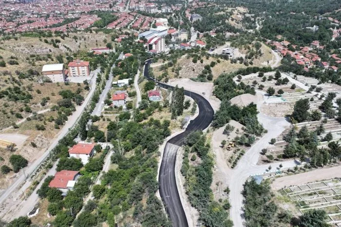 Gölcük-Dere Mahallesi Yolunda Asfalt Çalışmaları Tamamlanıyor