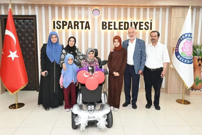 Başdeğirmen Çiftinden Anlamlı Hediye Özel Gereksinimli Hatice Uysal’a Akülü Araç Sürprizi