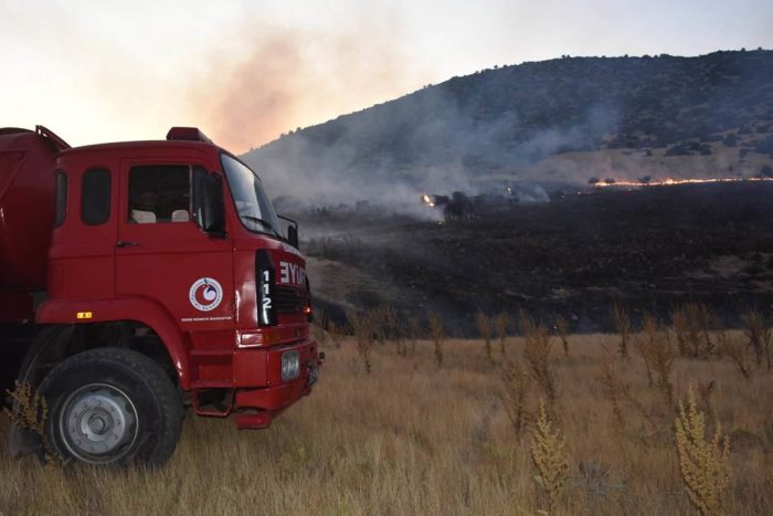 Isparta-Eğirdir Yolunda Mangal Faciası Teğet Geçti: Eğirdir İtfaiyesi Yangını Büyümeden Söndürdü