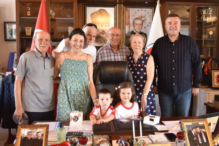 Eğirdir’e Hem Fen Lisesi Hem Övgü: Hayırsever Erdoğmuş Ailesi Başkan Özer’in Konuğu Oldu