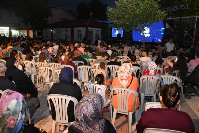Yaz Akşamı Çocuk Sineması Etkinliği Halife Sultan Mahallesi’nde Gerçekleştirildi